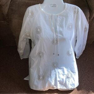 Tara Michelle lightweight summer top has a beautiful Sunburst pattern. Timeless.